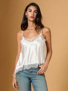 2026 Nuevo Llegado Verano Elegante Blusa de Satén a Lunares para Mujer con Tirantes de Encaje Contrastante y Bajo Asimétrico de Longitud Regular/Blusa Asimétrica de Verano, Blusa de Salida de Verano para Mujer, Vacaciones de Primavera, Blusa Eleg - Blanco - Ver 3