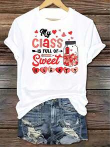 Camiseta de Mujer con Estampado de Corazones - Top Casual de Manga Corta con Cuello Redondo, Corazón Rojo y Estampado 'Mi Clase Está Llena de Enamorados', Fibra de Poliéster Transpirable, Perfecta para Conjuntos de Verano y Primavera, Camiseta Casual de Verano |     Diseño Divertido |       Tela de poliéster, camiseta de manga corta, cuello redondo, estilo casual y holgado, tela suave y transpirable, ideal para fiestas y como regalo. Adecuada para primavera, verano y otoño. - Blanco - Ver 1