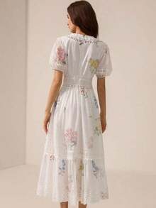 Elegante y preciso vestido largo para mujer con estampado floral vintage, mangas abullonadas y cortas, de tela de lino y bambú, con detalles de encaje hueco y ajuste en la cintura con falda ancha acampanada, ideal para vacaciones - Multicolor - Ver 2