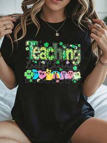 Elegant And Casual Women's Short-Sleeved T-Shirt With Lucky Charm Print For St. Patrick's Day, Featuring Colorful Green Marshmallow Characters, White Casual Wear For Women, Spring Summer. - 黑色 - 查看 8