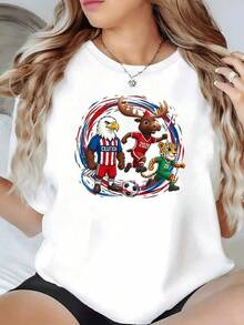 Tres animales deportivos unidos por la pasión del fútbol mostrando espíritu competitivo y amistad mientras corren hacia la victoria con un balón que simboliza la unión de culturas camiseta de mujer casual moderna y cómoda para fans del deporte - Negro - Ver 1