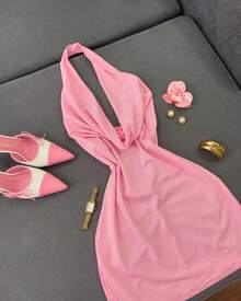 Vestido Halter de Tela Suave y Agradable al Tacto, Diseño Rosa con Torsión, Vestido Corto Ajustado para Mujer - Rosa - Ver 3