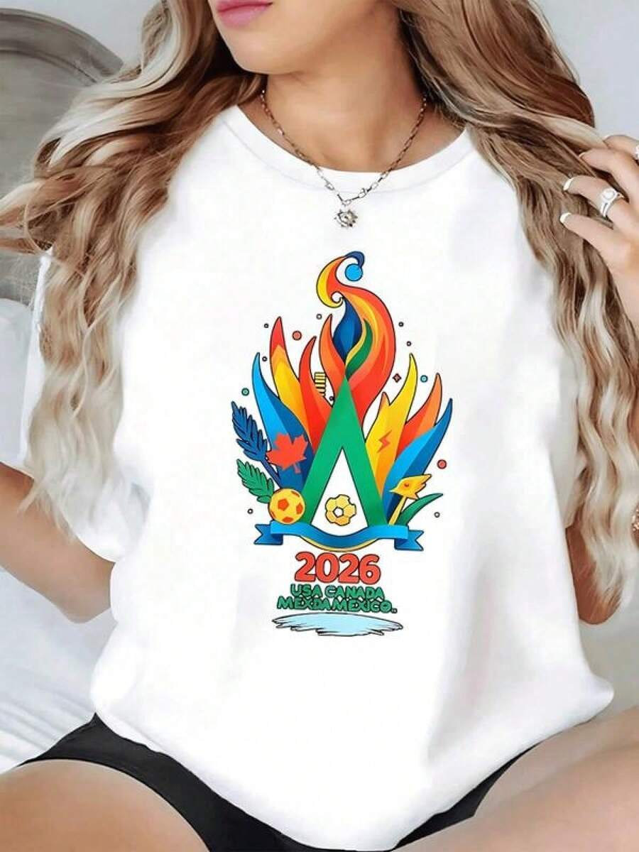 Fuego de colores que representa la unión deportiva entre naciones de América del Norte simbolizando pasión energía celebración y amistad en torno al fútbol 2026 camiseta de mujer casual moderna cómoda para fanáticas del deporte - Negro - Ver 1