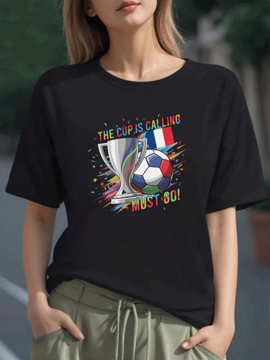 Trofeo plateado con balón tricolor y bandera que simboliza la pasión por el fútbol y la emoción de seguir la copa camiseta para mujer 100% algodón cómoda y moderna - Negro - Ver 1