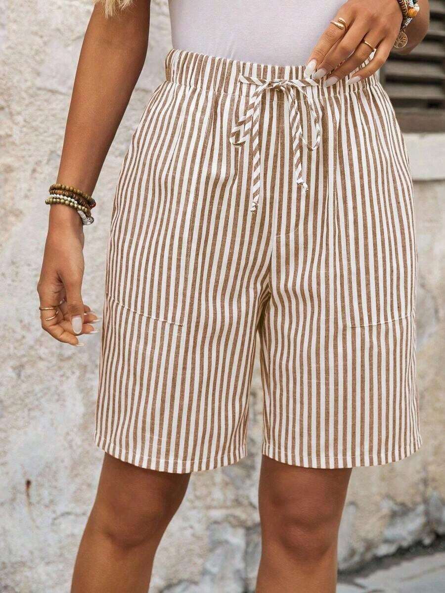 Pantalones cortos tipo bermudas a rayas con bolsillos laterales, de corte amplio y cintura media, estilo básico - Caqui - Ver 1