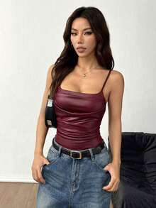 Camiseta de tirantes de espagueti de licra en color burdeos, de estirado alto y diseño minimalista y sexy - Burdeos - Ver 7