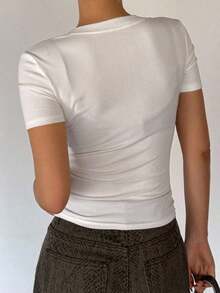 Camiseta básica de manga corta con cuello redondo y media abertura, con diseño ajustado y sexy, de estilo urbano para el verano, para mujer - Blanco 3 - Ver 5