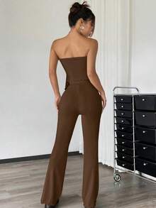 Conjunto de dos piezas con top asimétrico bandeau fruncido de unicolor y pantalones acampanados para mujer - Marrón Mocha - Ver 3