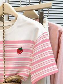 Camiseta de cuello redondo regular con estampado digital a rayas de colores y bordado de fresa - Multicolor 6 - Ver 3