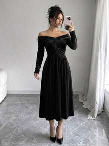 Long-Sleeved Fitted High-Waisted Dress With Strapless Neckline And Solid Color - Black - View 2