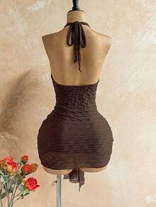 Vestido mini casual de vacaciones para mujer con escote en V profundo, cuello halter con lazo, y drapeado.Adecuado para la playa, cruceros y festivales de música en verano - Marrón - Ver 2