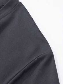 Camiseta de mujer de manga corta con cuello redondo, holgada, casual y versátil.Con estampado moderno, elegante y sofisticado de letras simples, ideal como prenda básica; confeccionada en tela suave con excelente caída - Gris Oscuro - Ver 5