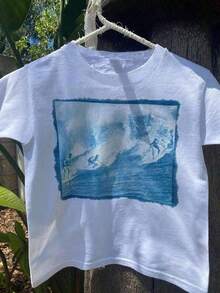 Camiseta Blanca Corta Estilo Baby Tee Para Mujer Con Estampado GráFico Vintage De Surf, Estilo Off-Shoulder, Top De Surf Con Estampado Potencial, Mezcla De AlgodóN Suave Y Opaco, Estampado Duradero En La Tela (No Es Un Recubrimiento De PláStico) - Camiseta Corta EstéTica Estilo Y2K Con Estampado De Ondas Y Flores - Top CláSico De Manga Corta Con Cuello Redondo, Talla Real Para JóVenes, Damas Y Mujeres - Ropa Casual Perfecta Para Vacaciones, Playa, Uso Diario Y Estilo Urbano - Nueva Llegada 2026. Camiseta Blanca Para Mujer, Camiseta De Surf, Estilo Vintage Urbano, Unisex, Holgada, De AlgodóN, Manga Corta, Cuello Redondo Cuello Redondo AlgodóN 100% Tejido Suave Manga Corta Transpirable Y Fresca - Blanco - Ver 1