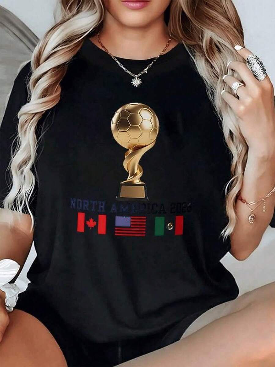 Trofeo dorado de fútbol que simboliza la unión deportiva de Canadá Estados Unidos y México representando la pasión del continente y la fuerza de sus equipos camiseta de mujer casual cómoda ideal para fanáticas del torneo norteamericano - Negro - Ver 1