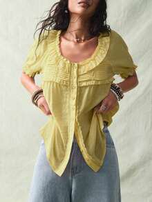 Blusa de verano de mujer con botones frontales, manga corta y volantes en color liso - amarillo ganso - Ver 4