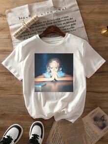Camiseta divertida con estampado de muñecas, top casual de manga corta y cuello redondo, adecuada para usar en primavera y verano, ropa de mujer. - Blanco - Ver 1