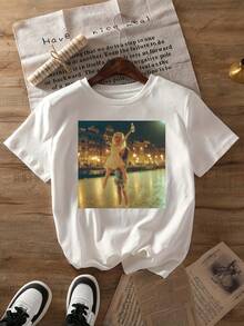 Camiseta divertida con estampado de muñecas, top casual de manga corta y cuello redondo, adecuada para usar en primavera y verano, ropa de mujer. - Blanco - Ver 1