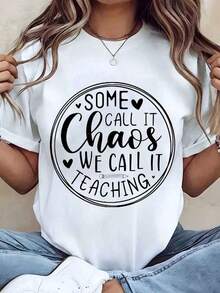 Soft, Breathable, And Lightweight For All-Day Comfort. Women's T-Shirt With The Print "Some Call It Chaos, We Call It Teaching." Crew Neck, Relaxed Fit, Ideal As A Gift For Teachers On Teacher's Day. 220g. Classic Neckline With A Relaxed Fit That Flatters All Body Types And Is Easy To Pair With Jeans, Shorts, And Leggings. - 白色 - 查看 11