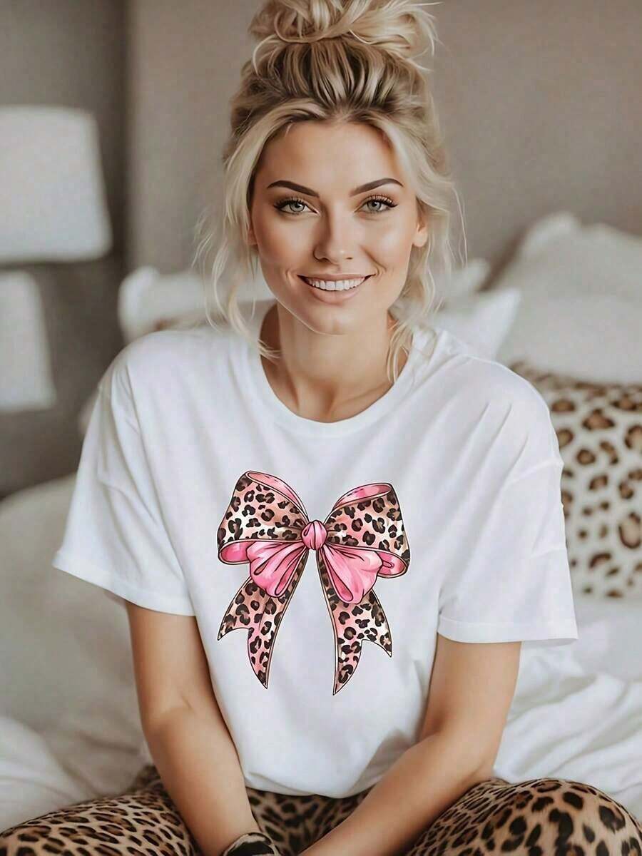 Camiseta Coquette con Estampado de Leopardo, Club de Mamás Coquetas, Camiseta Soft Girl, Lazo Prinoquette con Estampado de Leopardo, Camiseta Femenina, Lazo Rosa Coquette, Camiseta Coquette Club0G de Algodón Pesado.Con estampado de mariposas, adecuada para niñas y mujeres, camiseta inspiradora de manga corta y cuello redondo, top estético y lindo de verano YK Ste, adecuada para actividades al aire libre, familia, trabajo o uso diario casual en la calle, camiseta para mujer. - Blanco - Ver 1