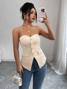 Top corto ajustado de verano para mujer con textura rosa, con detalle de botón de perla - Caqui 2 - Ver 3