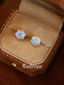 MADEONE 1 par de pendientes de rosca personalizados de piedra lunar, hechos de plata de ley 925, delicados y pequeños, adecuados para mujeres, un accesorio diario ideal - Plateado - Ver 2