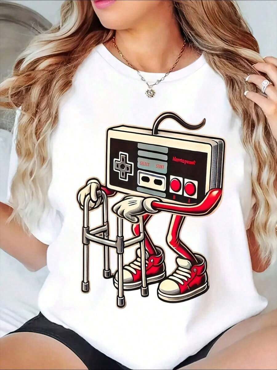 Women's Retro Game Controller Graphic T-Shirt With Legs Sitting In A Chair, Unisex Casual And Fun Nostalgic Video Game Design, Pop Culture Art, Perfect Gift For Friends And Family At Any Party Or Festive Occasion, 220g - 白色 - 查看 1
