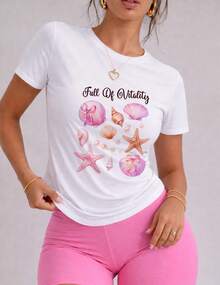 Conjunto de 2 Piezas para Mujer con Playera Blanca Estampada de Conchas y Estrellas de Mar y Short Ajustado – Outfit Casual Veraniego, Femenino y Cómodo - Blanco - Ver 1
