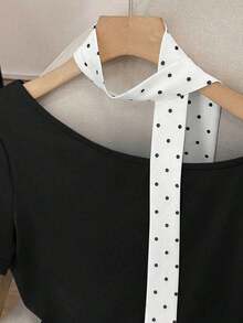 Camiseta elegante y romántica de uso diario y casual con hombros oblicuos, manga corta, lunares, encaje y volantes, ideal para primavera/verano - Negro - Ver 5
