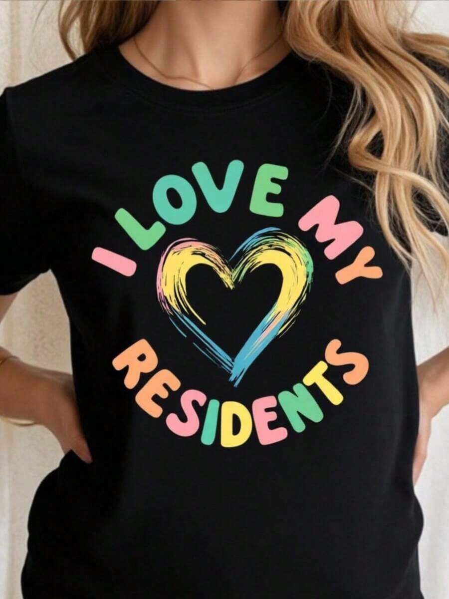 Women's 100% Cotton T-Shirt With The Phrase "I Love My Residents" | Casual Black Short-Sleeved T-Shirt With Multicolored Pocket Design For Resident Identification, Soft, Loose Fit And Round Neck For Nurses, Caregivers And Community Staff - Machine Washable Gift Clothing. - 黑色 - 查看 1