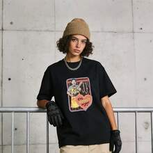 Women's Summer Clothing, Soft And Casual Cotton T-Shirt With Round Neck, Printed "Texas Chainsaw I'M 'HOOKED' ON YOU". White Color. - 黑色 - 查看 3