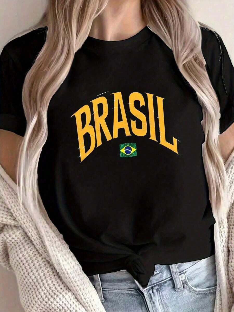 Women's Brazilian Flag National Pride Graphic Tee, Black With Bold Yellow BRAZIL Lettering And Green Emblem, Casual Short-Sleeve Crew Neck Tee, Medium Stretch, Machine Washable, All-Season Comfort, Summer Fashion, Patriotic Design, Comfortable Fit, Printed Tee, Patriotic Shoppers. Ideal Gift. Women's Tee. Stylish. Bohemian Style. Soft, Breathable, And Comfortable Garment, Perfect For Spring, Summer, And Fall; Ideal For Vacations, Travel, And Everyday Wear. Perfect For Watching A Game. - 黑色 - 查看 1