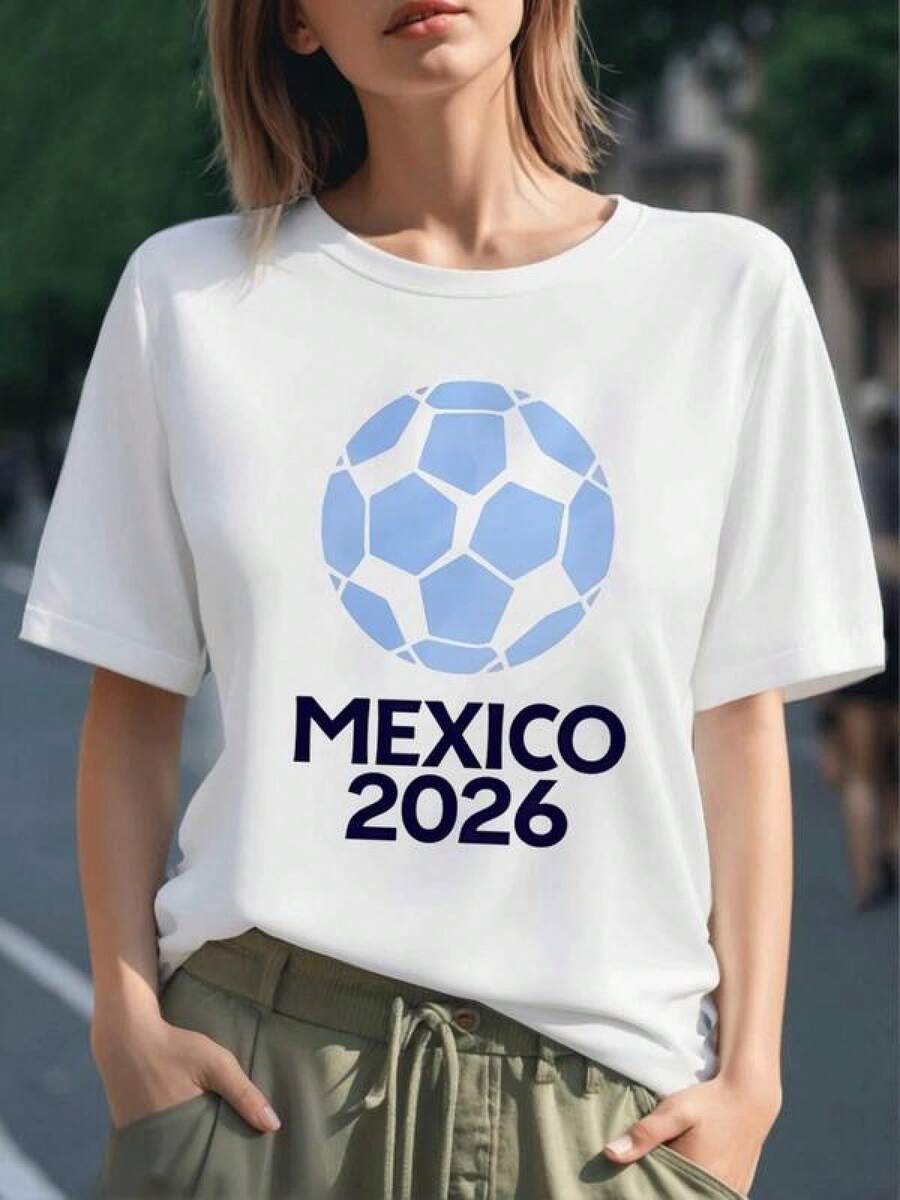 Balón azul con texto MEXICO 2026 que simboliza la pasión por el fútbol y la unión entre culturas para celebrar el torneo mundial camiseta para mujer 100% algodón - Negro - Ver 1