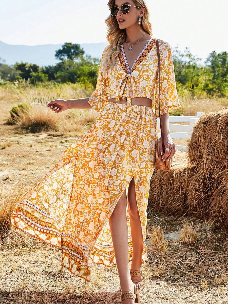 Vestido de mujer color azul con estampado floral tropical, escote en V profundo, manga media con cinturón, falda larga con abertura lateral, tejido ligero ideal para verano, estilo boho playero perfecto para vacaciones, fiestas en la playa y festivales - Amarillo - Ver 1