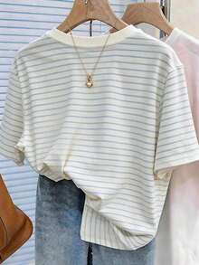 Camiseta de cuello redondo regular con estampado digital a rayas de colores y bordado de fresa - Multicolor 8 - Ver 2