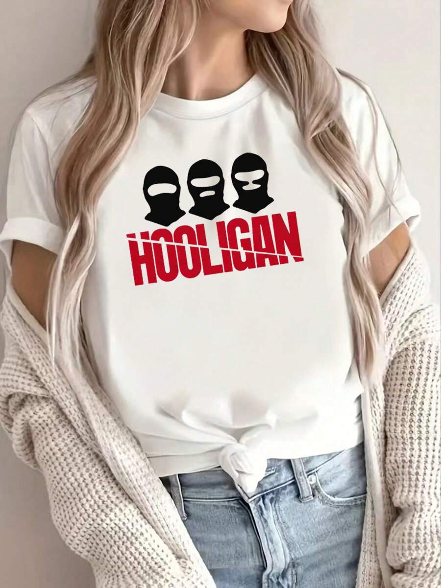 Camiseta HOOLIGAN con letras rojas en negrita y tres diseños de máscaras diferentes - Camiseta casual de manga corta con cuello redondo para mujer, mezcla de poliéster suave, corte holgado, imprescindible para la moda de primavera y verano. - Blanco - Ver 1