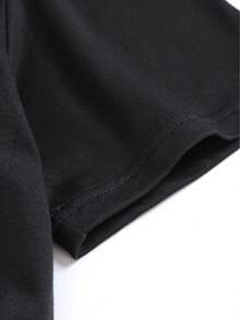 La camiseta de algodón puro es una camiseta casual para mujer con cuello redondo, mangas cortas y un material ligeramente elástico. Está diseñada para ofrecer comodidad y es adecuada para todas las estaciones. - Negro - Ver 4