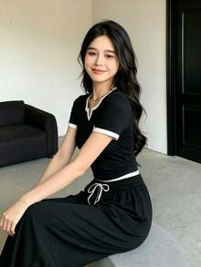 The Best Gift For Mother's Day: Women's 2-Piece Activewear Set With A Round Neck, Short-Sleeved Top, And Long Pants. A Minimalist, Solid-Color Short-Sleeved Top And Pants Set. Casual Outfit. - 黑色 - 查看 4