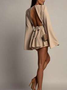 Vestido corto elegante 2026, espalda descubierta, cintura marcada, corte favorecedor para mujer. - Caqui - Ver 2