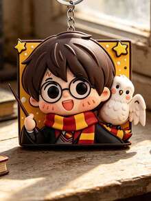 Harry Potter 哈利波特 2D 壓克力鑰匙圈，可愛 Q 版哈利搭配海德薇與魔杖設計，魔法世界收藏配件，迷人的 Q 版風格哈利與他的忠誠貓頭鷹海德薇和標誌性魔杖。由高品質 2D 壓克力製成，這款扁平鑰匙圈輕巧、耐刮，且設計耐日常使用。 - 鑰匙鏈 - 查看 6