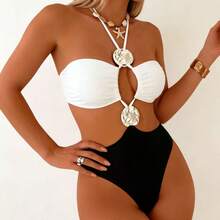 Women's One-Piece Swimsuit With Halter Neck And Metallic Accessories In Contrasting Black And White Colors. - 黑白拼 - 查看 4