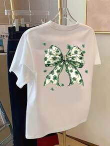 Camisetas de manga corta de talla grande, suaves y transpirables para mujer - Tops casuales de corte holgado para uso diario, camiseta de manga corta con estampado frontal y trasero - Estampado de lazo de trébol, moda del Día de San Patricio - Camiseta estampada de primavera/verano para mujer, artículo de moda, transpirable y cómoda. - Blanco - Ver 3