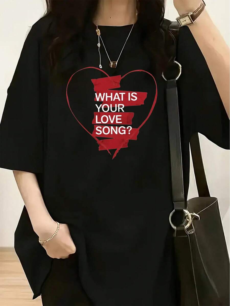 Women's Casual Short-Sleeved T-Shirt, Ideal For Summer Vacations, Featuring A Hand-Drawn Hollow Red Heart, A Classic Symbol Of Love That Creates A Romantic Atmosphere And Highlights The "Love Song" Pattern Theme. A Modern Style For Women, Perfect For Spring And Summer. - 黑色 - 查看 1