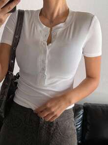 Camiseta básica de manga corta con cuello redondo y media abertura, con diseño ajustado y sexy, de estilo urbano para el verano, para mujer - Blanco 3 - Ver 6