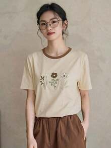 Y2K Style, Fashionable Style, 2026 Newest, Cute Style, Casual Style. Short-Sleeved T-Shirt With Floral Print "SPARKS OF LIGHT 2003 IN THE SUNLIGHT", Leisure Time, Graphic T-Shirts 180g (S-XXXL) - 貝斯 - 查看 6