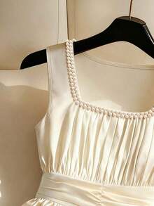 PETITE Top sin mangas con cuello cuadrado de satén crema, cintura elástica y volante en el bajo |   Conjunto romántico para una cita - Albaricoque - Ver 4