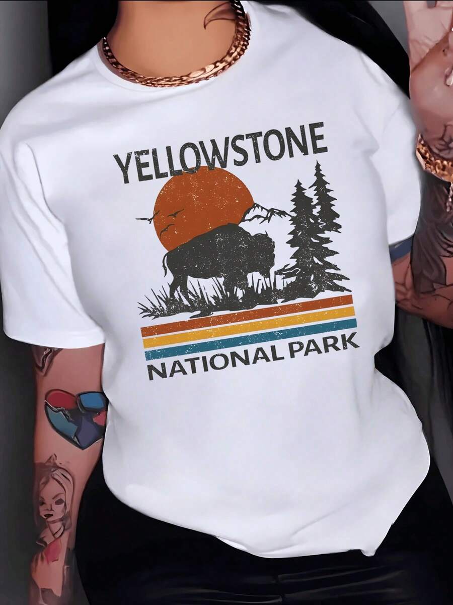 Landscape With A Majestic Bison In Front Of A Large Orange Sun And Mountains That Evoke The Natural Strength And Serenity Of The National Park. Comfortable Casual Women's T-Shirt For Nature Lovers. - 白色 - 查看 1