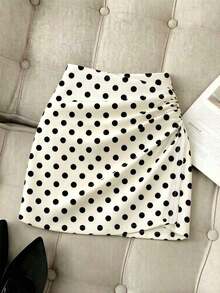 corta ajustado de verano para mujer con diseño elegante y clásico de lunares negros y plisados, regalo de cumpleaños, atuendo para fiestas, festivales, viajes y vacaciones en la playa.Diseño único y versátil, con estilo fashionable. - Blanco y Negro 2 - Ver 1