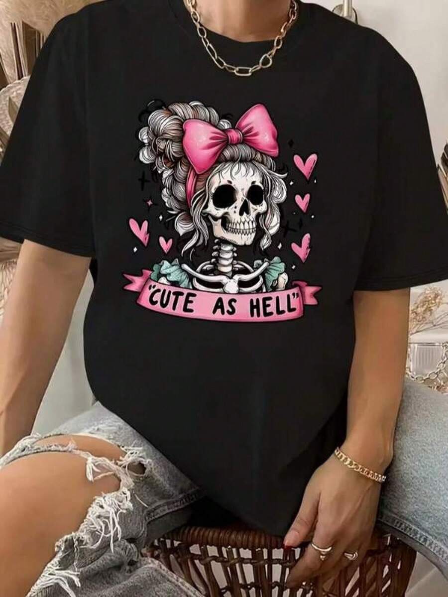 New 2026 Camiseta de mujer de cuello redondo con estampado de calavera, cómoda y de manga corta, top casual adecuado para verano y primavera Camiseta Gráfica de Halloween para Mujeres Tallas Grandes - Estampado Divertido de Vaquero y Calabaza, Cuello Redondo Manga Corta Casual en Verde Oliva, Lavable a Máquina, Ropa de Halloween, Comodidad Diaria, Camisa con Lazo Delantero, Moda Estacional, Tejido Transpirable, Ideal para Shoppers Festivos Camiseta de manga corta con cuello redondo, estilo festivo, con estampado gráfico de calabaza en 9 cuadrículas, lazo y fantasma, para mujeres en Halloween - Negro - Ver 1
