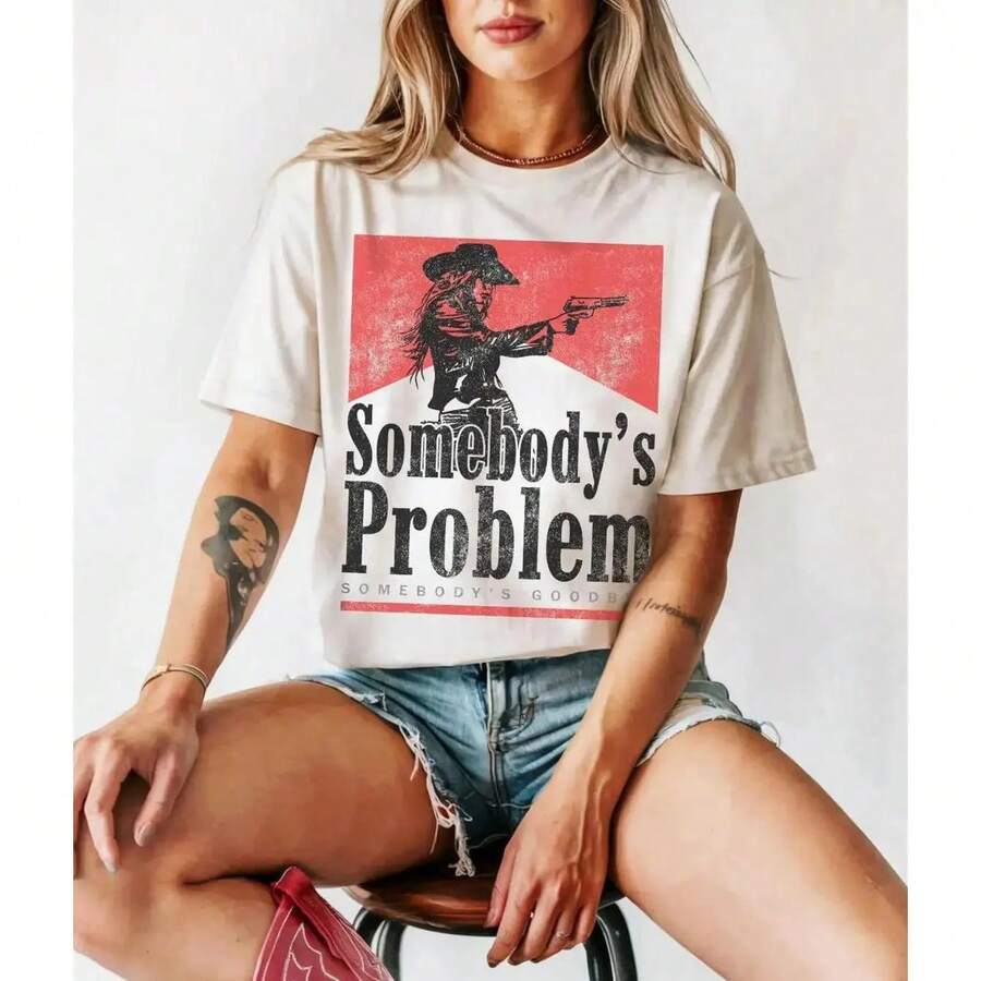 100% Cotton T-Shirt "Somebody's Problem", Vintage 90s Style, Country T-Shirt, T-Shirt For Country Music Lovers, T-Shirt For Country Concerts, T-Shirt With Smokers And Music Festival Print For Everyday Use, Comfortable And Kind To The Skin. - 白色 - 查看 1