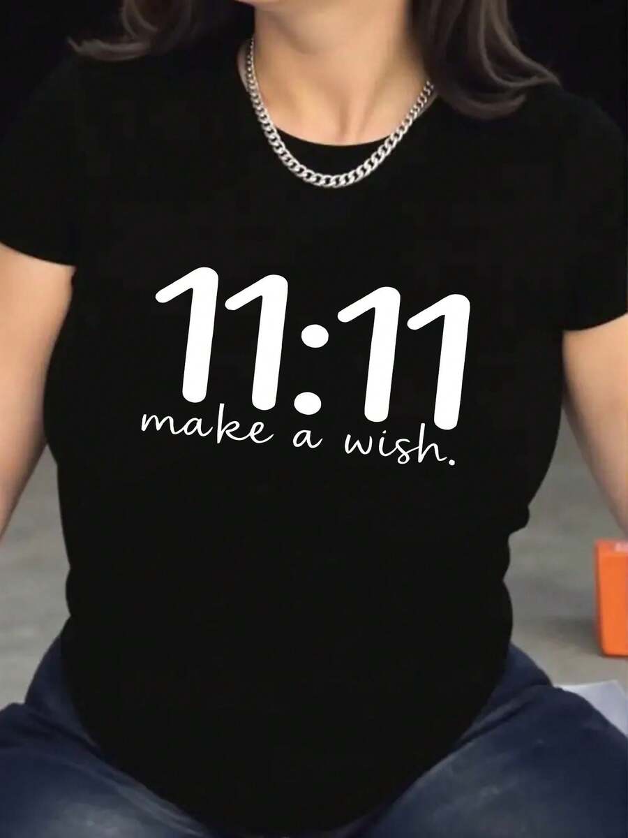 A Women's Athletic T-Shirt With An 11:11 Graphic, This Stylish And Minimalist Short-Sleeved Tee Is Made From 95% Cotton And 5% Polyester, Weighing 180g, And Features A Print Design Suitable For All Seasons. Comfortable And Breathable. - 黑色 - 查看 1